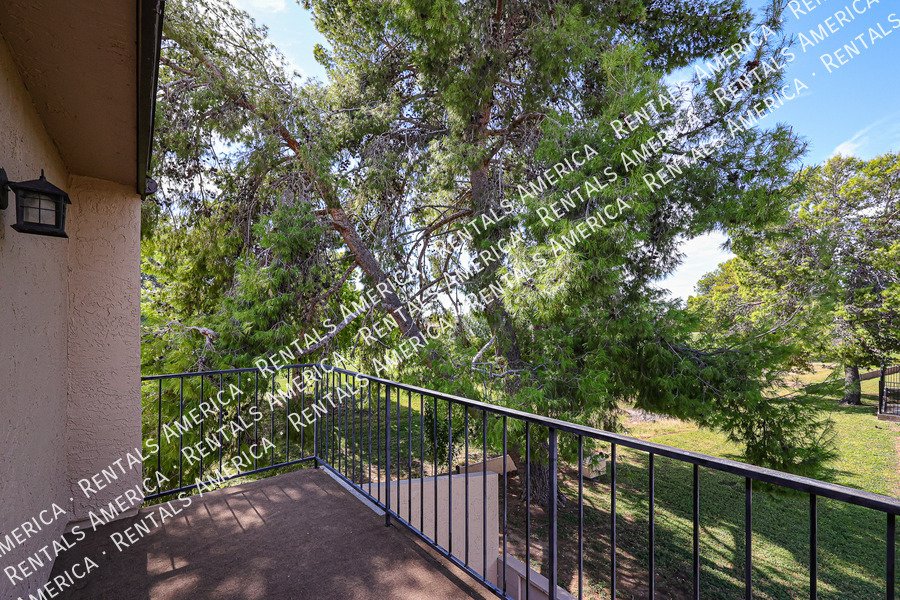 Amazing 2 BR / 2 BA North Glendale Townhome off Bellair Golf Park property image