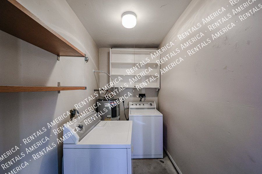 Amazing 2 BR / 2 BA North Glendale Townhome off Bellair Golf Park property image