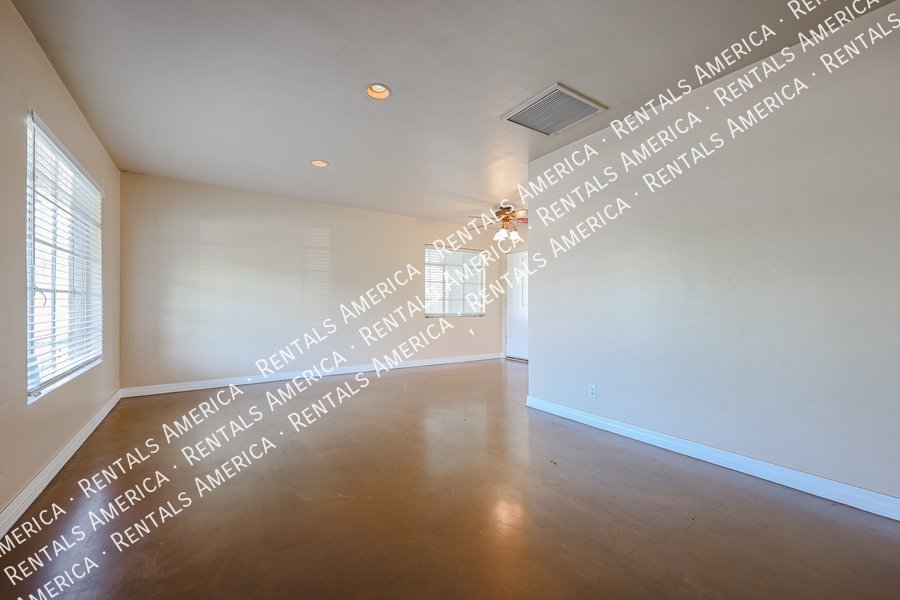 2 Bedroom/1Bath in the Heart of Phoenix! Huge backyard! property image