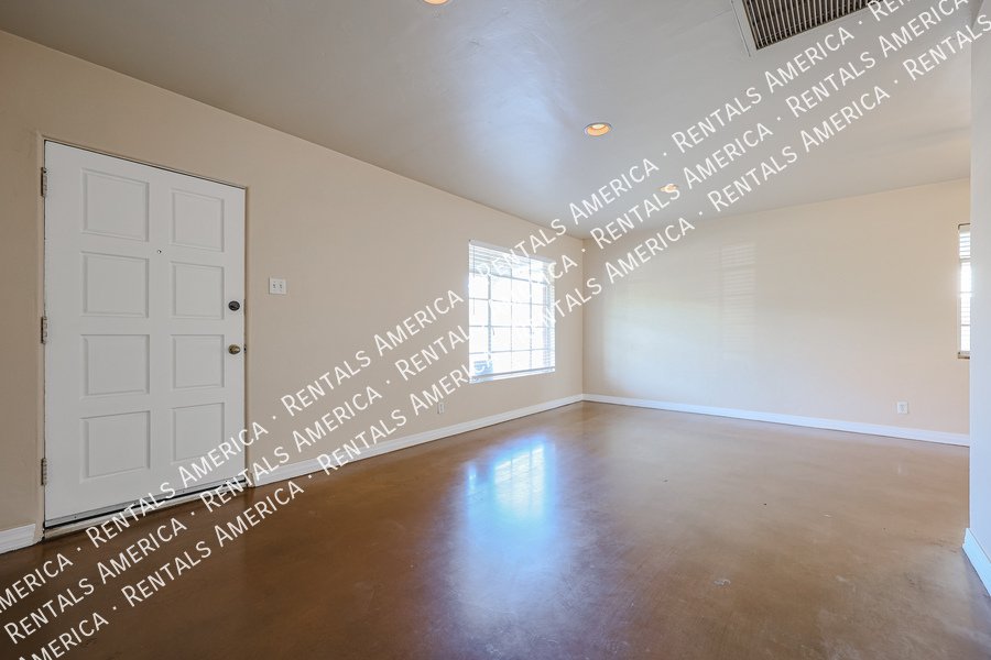 2 Bedroom/1Bath in the Heart of Phoenix! Huge backyard! property image