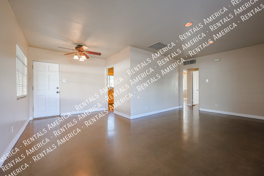 2 Bedroom/1Bath in the Heart of Phoenix! Huge backyard! property image