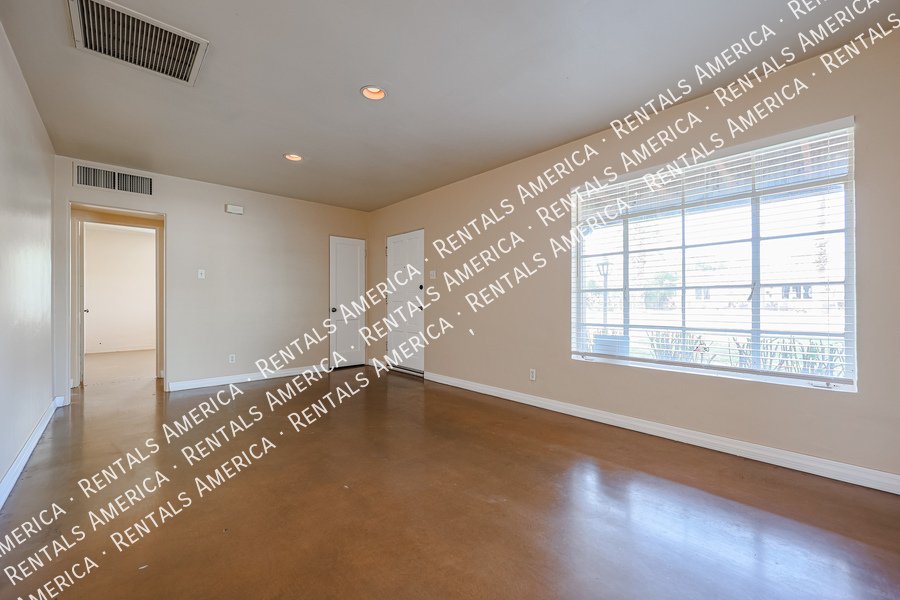 2 Bedroom/1Bath in the Heart of Phoenix! Huge backyard! property image