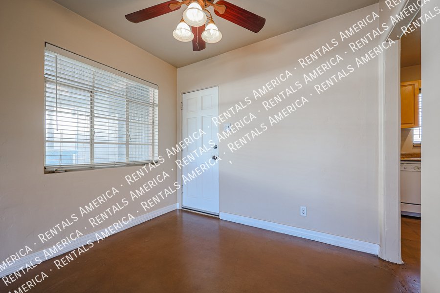 2 Bedroom/1Bath in the Heart of Phoenix! Huge backyard! property image