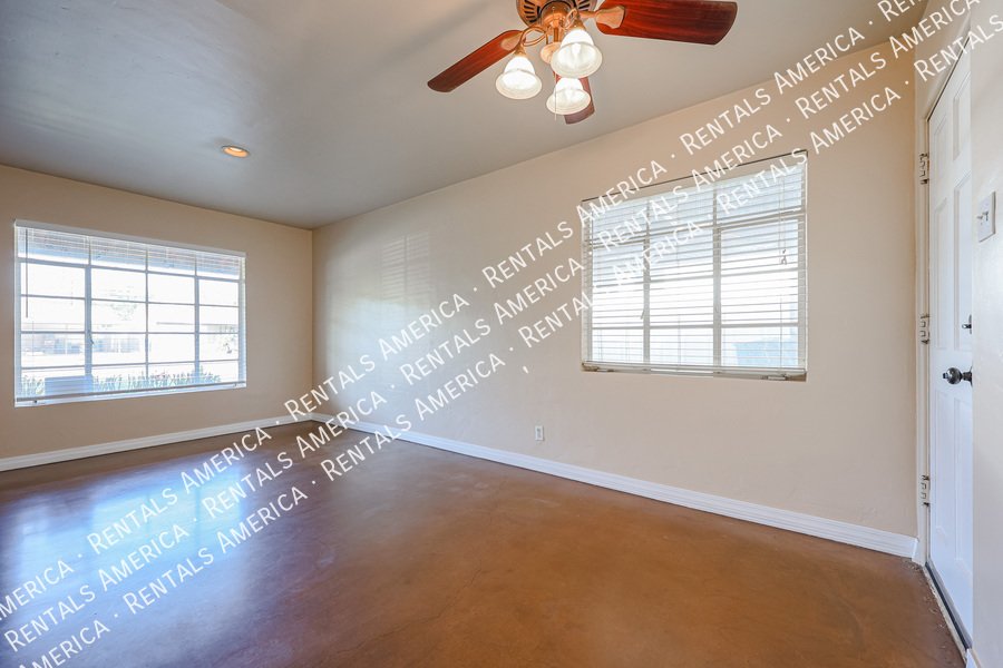 2 Bedroom/1Bath in the Heart of Phoenix! Huge backyard! property image