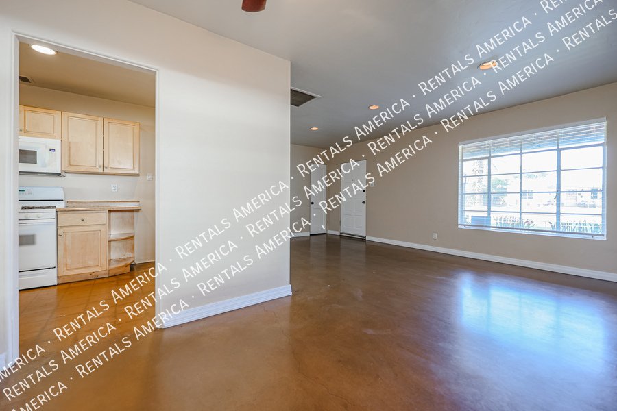 2 Bedroom/1Bath in the Heart of Phoenix! Huge backyard! property image