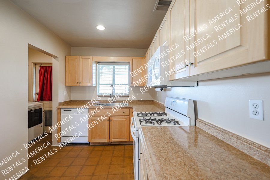 2 Bedroom/1Bath in the Heart of Phoenix! Huge backyard! property image