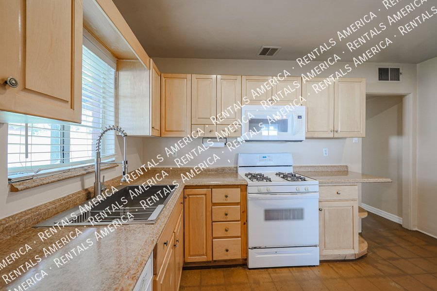 2 Bedroom/1Bath in the Heart of Phoenix! Huge backyard! property image