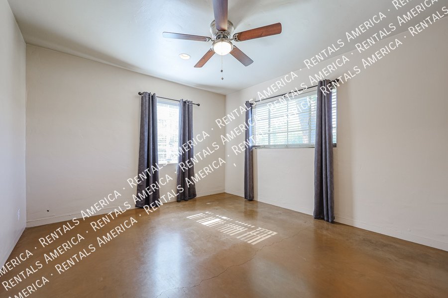 2 Bedroom/1Bath in the Heart of Phoenix! Huge backyard! property image