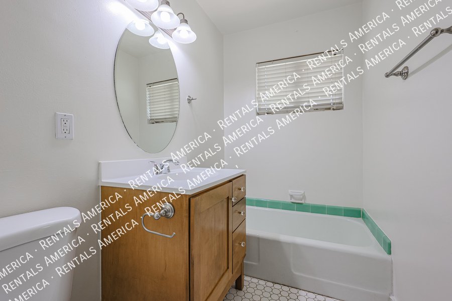 2 Bedroom/1Bath in the Heart of Phoenix! Huge backyard! property image