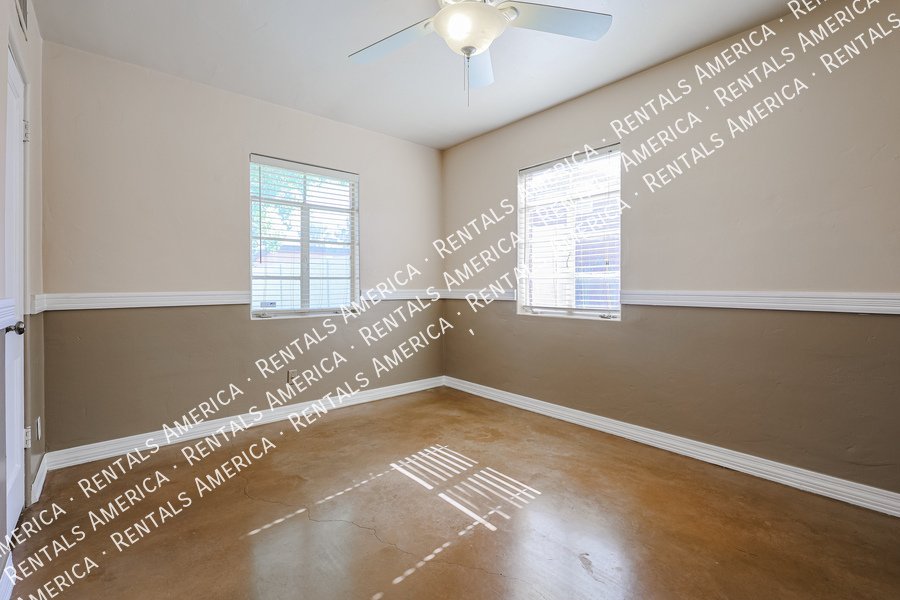 2 Bedroom/1Bath in the Heart of Phoenix! Huge backyard! property image