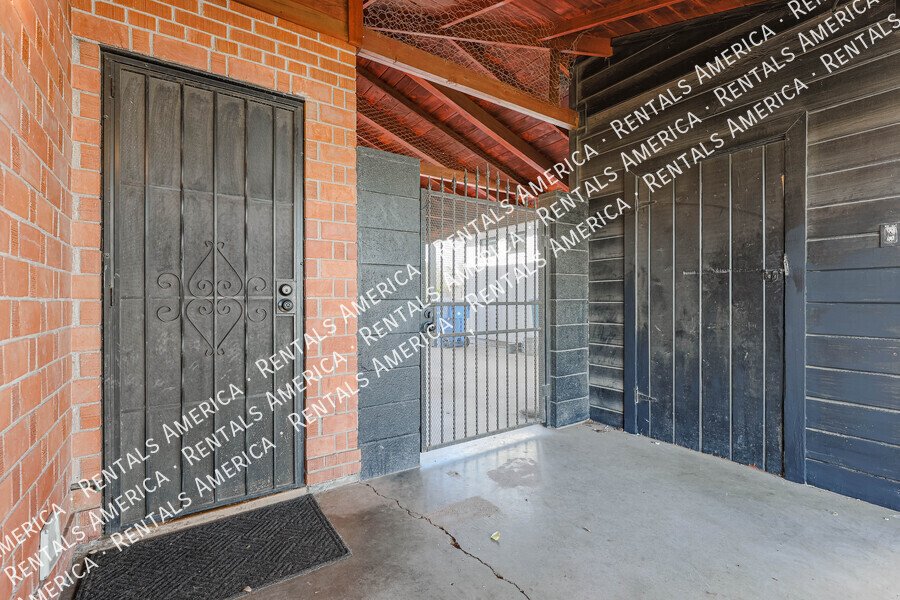 2 Bedroom/1Bath in the Heart of Phoenix! Huge backyard! property image