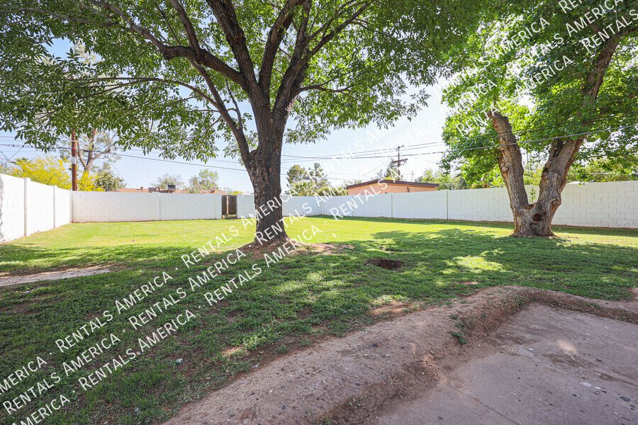 2 Bedroom/1Bath in the Heart of Phoenix! Huge backyard! property image