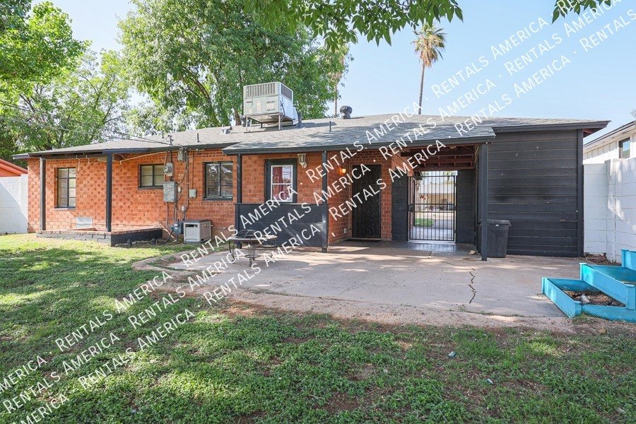 2 Bedroom/1Bath in the Heart of Phoenix! Huge backyard! property image