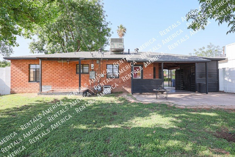 2 Bedroom/1Bath in the Heart of Phoenix! Huge backyard! property image
