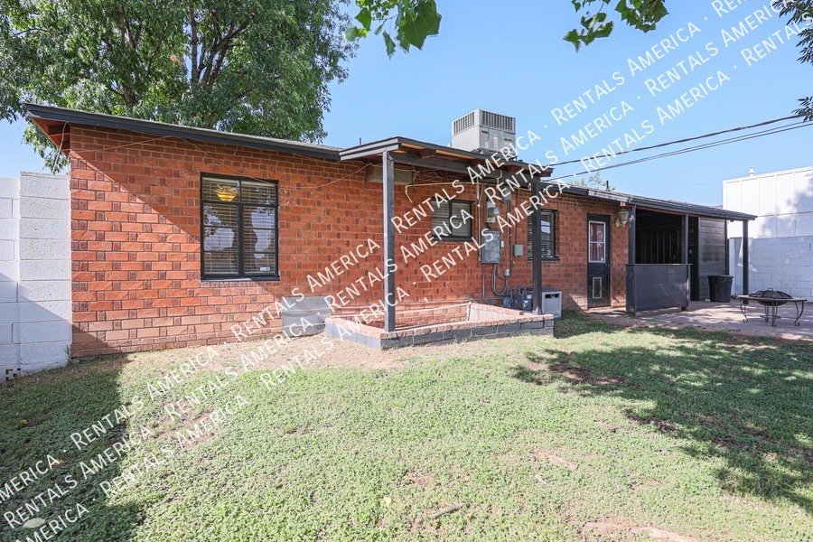 2 Bedroom/1Bath in the Heart of Phoenix! Huge backyard! property image