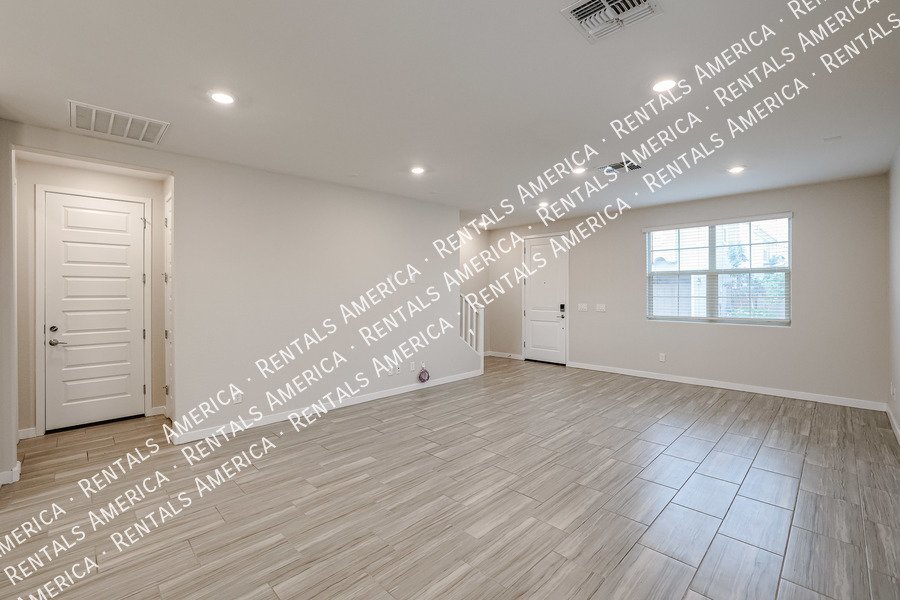 Gorgeous home in a great neighborhood property image