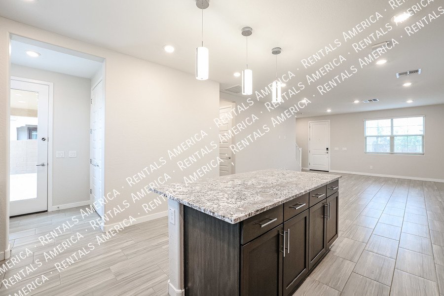 Gorgeous home in a great neighborhood property image