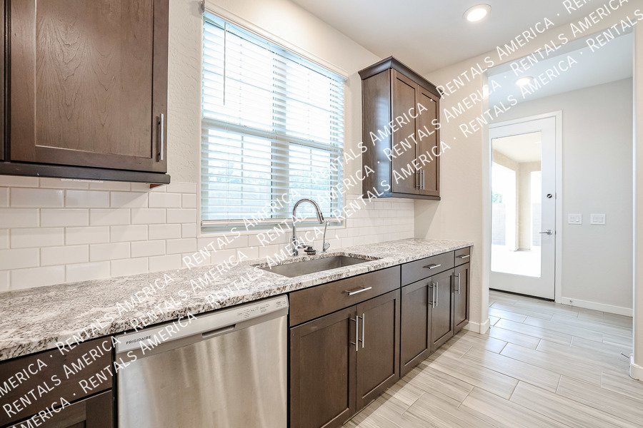 Gorgeous home in a great neighborhood property image