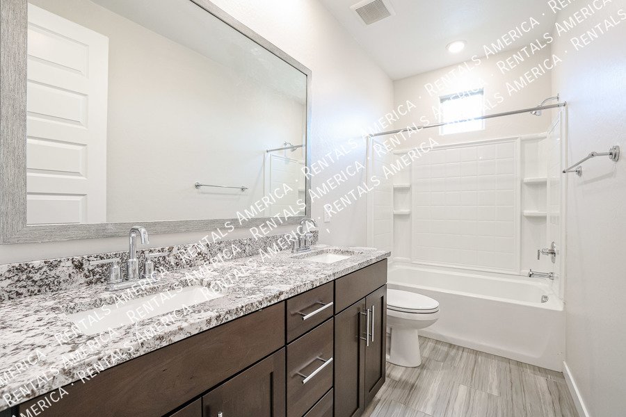 Gorgeous home in a great neighborhood property image