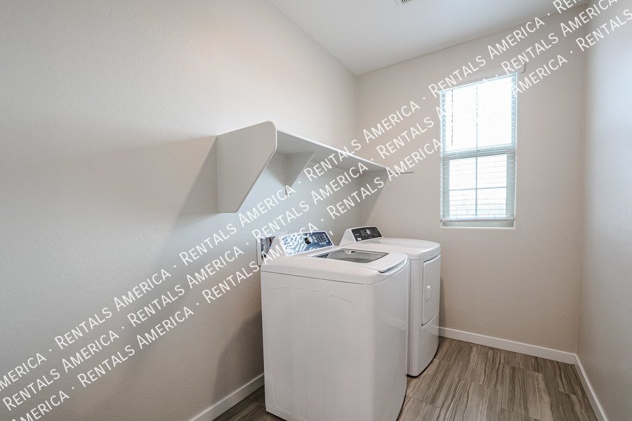 Gorgeous home in a great neighborhood property image