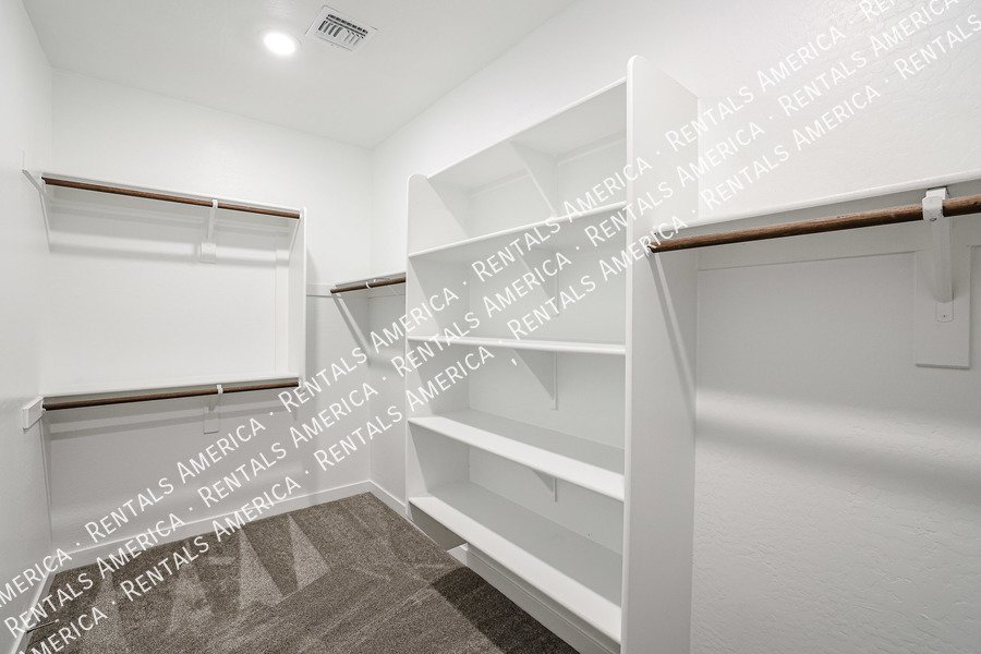 Gorgeous home in a great neighborhood property image