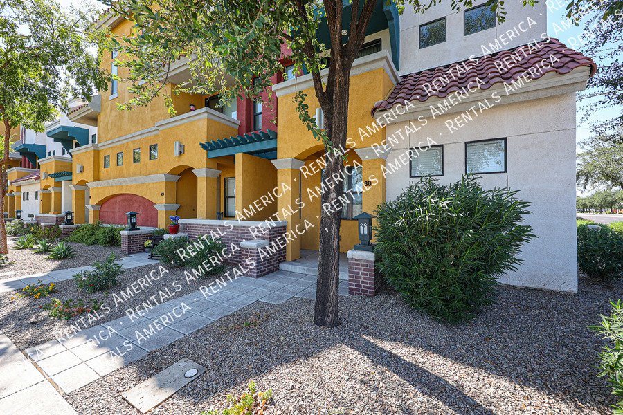 Charming Townhome in Downtown Chandler! property image