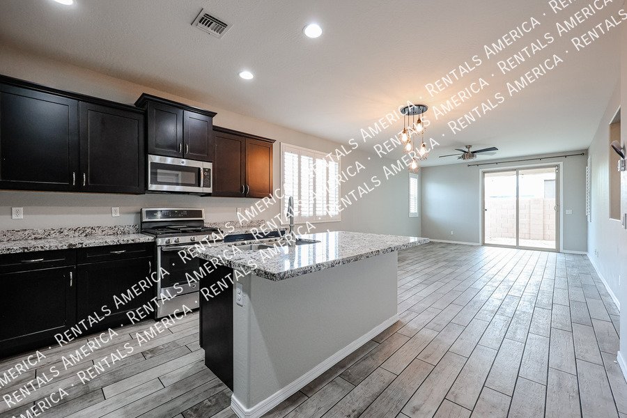Available! Chandler 3 bed + Loft, 2.5 bath property image