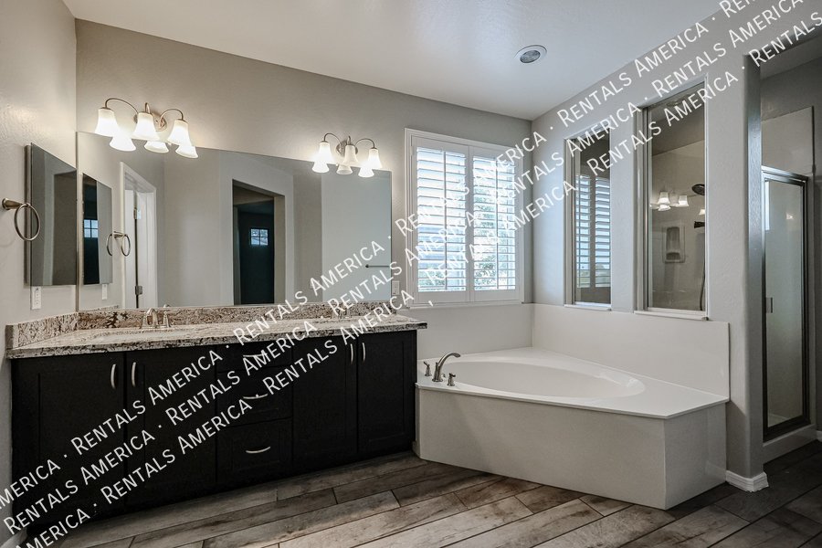 Available! Chandler 3 bed + Loft, 2.5 bath property image