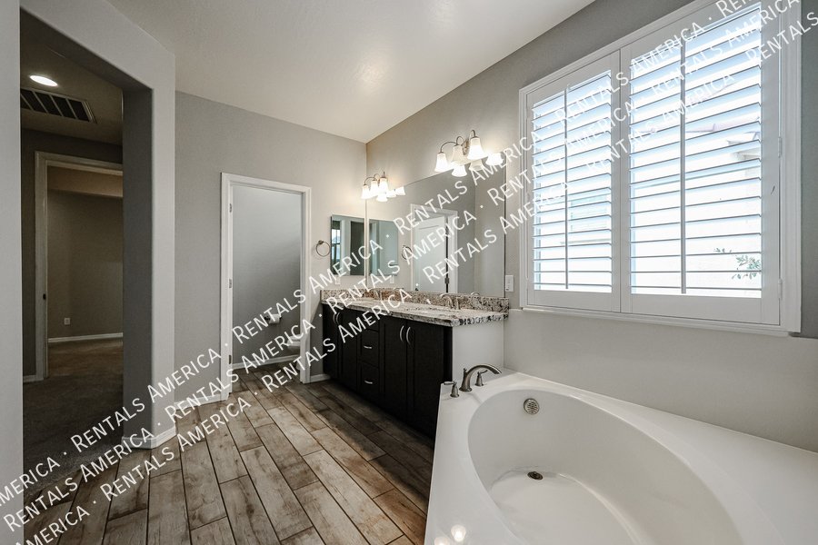 Available! Chandler 3 bed + Loft, 2.5 bath property image