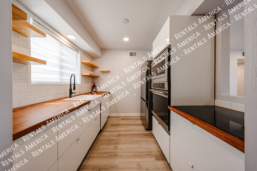 4630 N 68th St property image