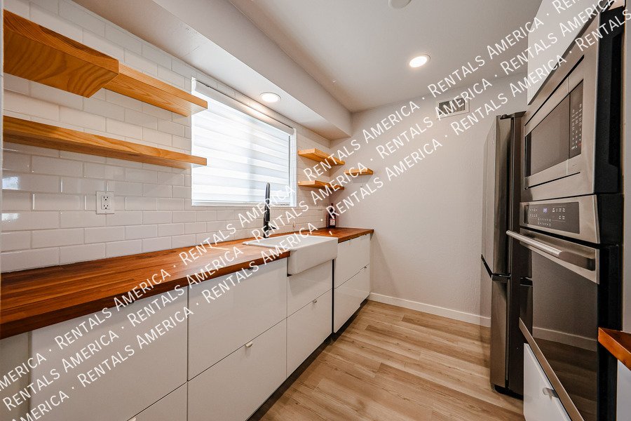 4630 N 68th St property image