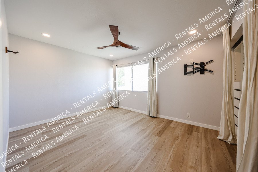 4630 N 68th St property image