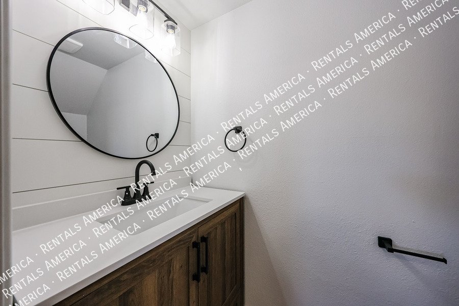 8821 S 48th St property image