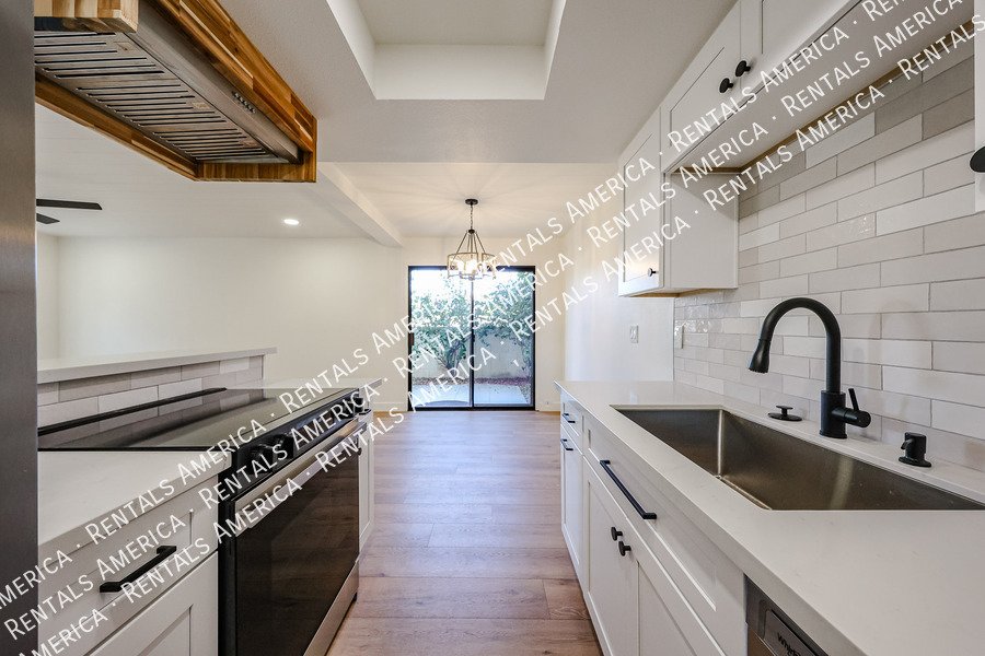 8821 S 48th St property image