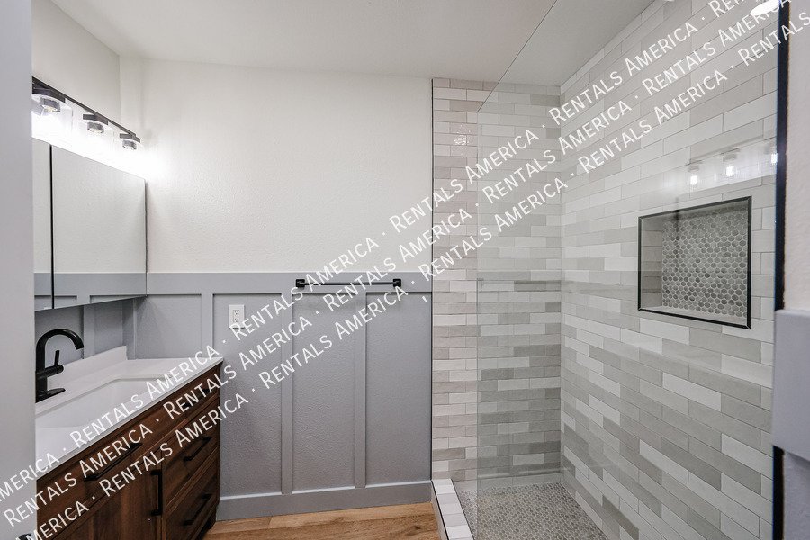 8821 S 48th St property image