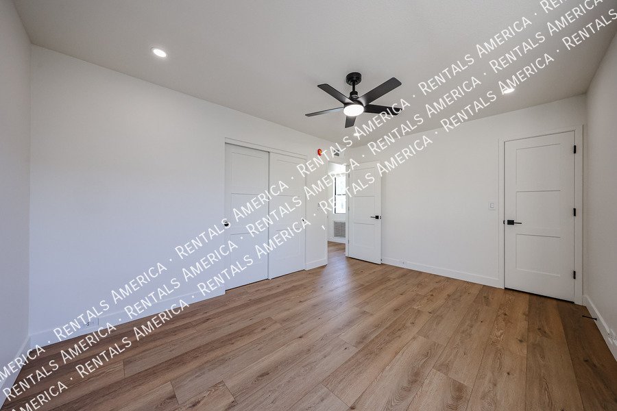 8821 S 48th St property image