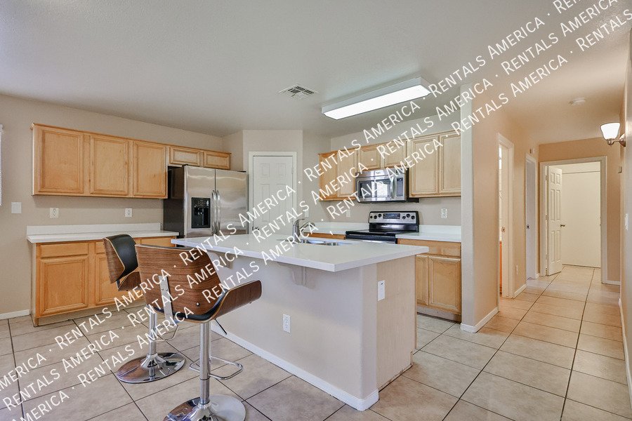 Move In Special! 4 Bed 3 Bath 2 Bonus Rooms Pool! property image