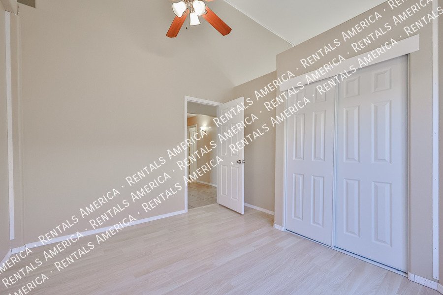 Move In Special! 4 Bed 3 Bath 2 Bonus Rooms Pool! property image