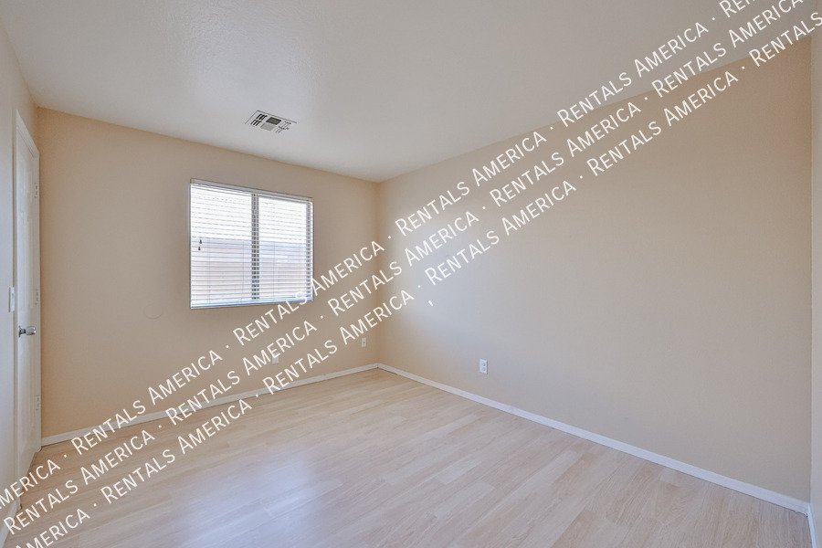 Move In Special! 4 Bed 3 Bath 2 Bonus Rooms Pool! property image