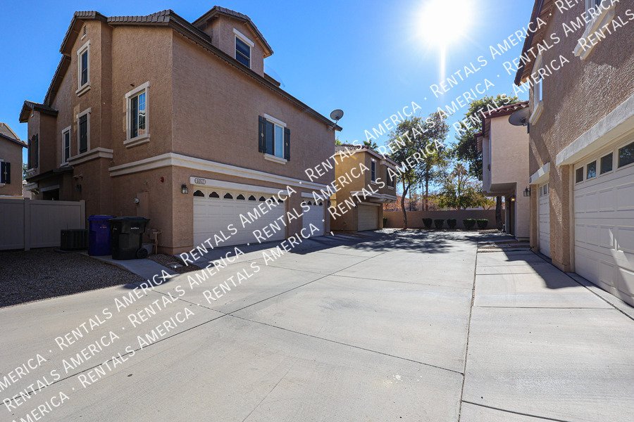 Charming 3 bedroom property image