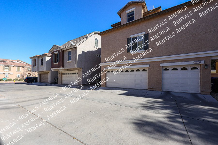 Charming 3 bedroom property image