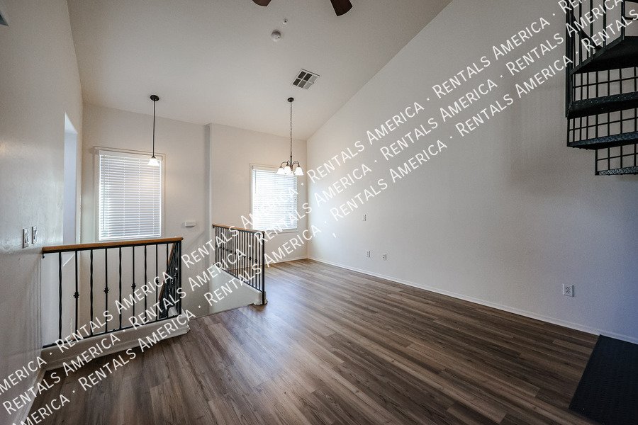 Charming 3 bedroom property image