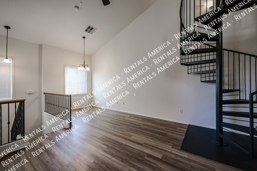 Charming 3 bedroom property image