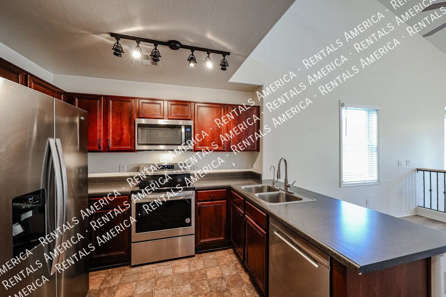 Charming 3 bedroom property image