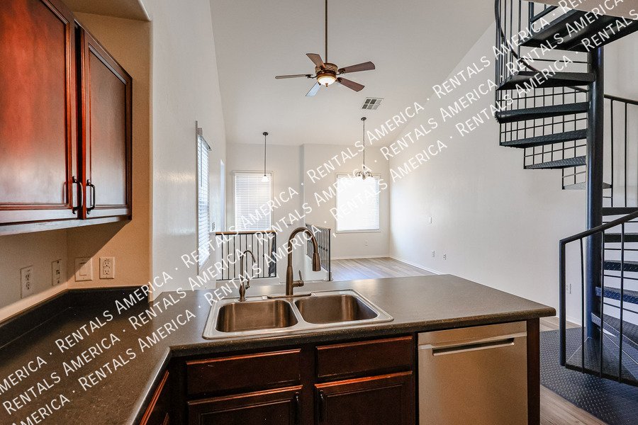 Charming 3 bedroom property image