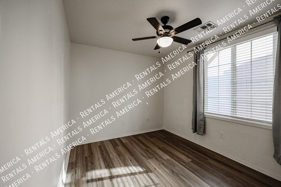 Charming 3 bedroom property image