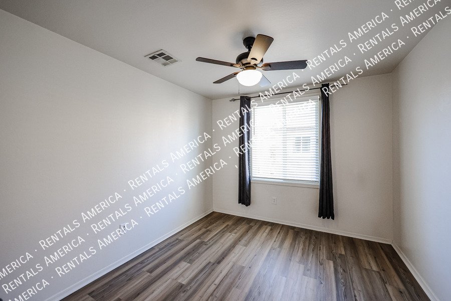 Charming 3 bedroom property image