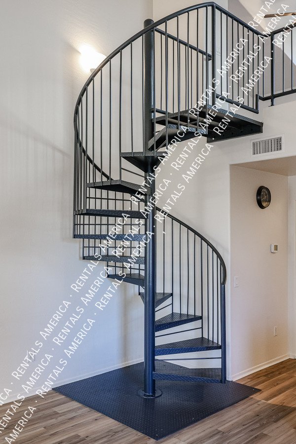 Charming 3 bedroom property image