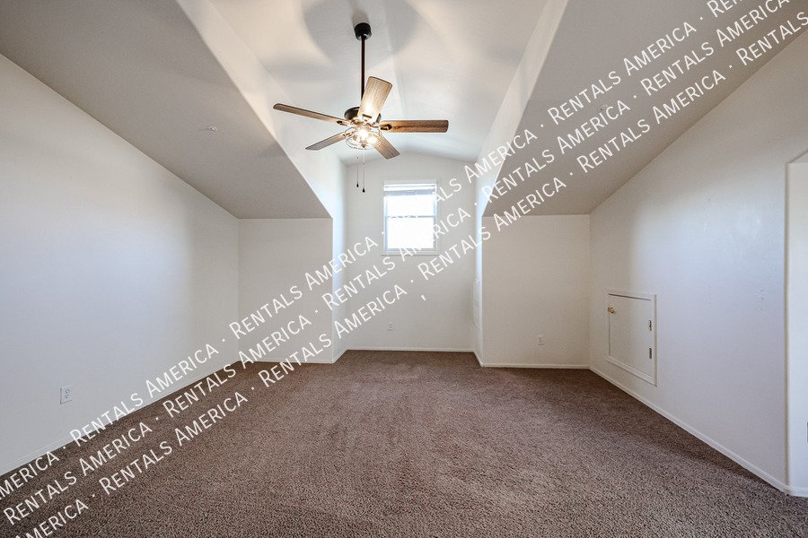 Charming 3 bedroom property image