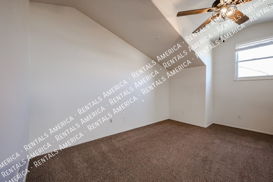 Charming 3 bedroom property image